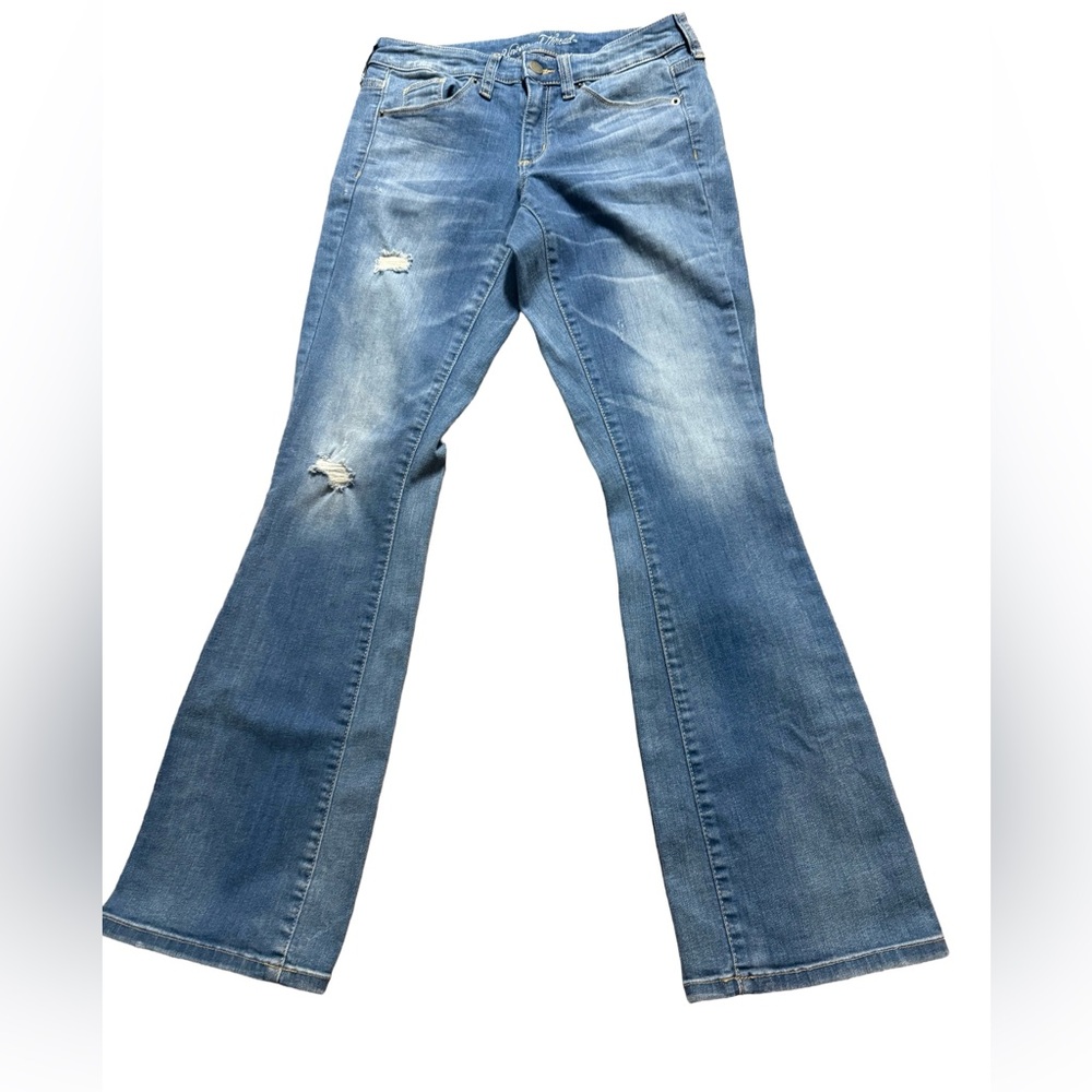 Universal Thread Women’s Size 4/27R Distressed Blue Flare Jeans boho retro rock